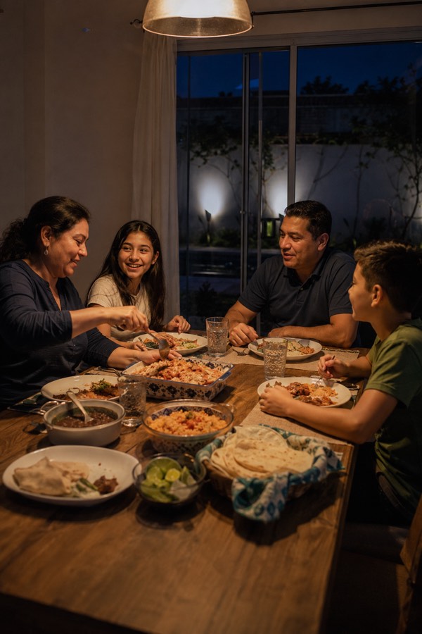 Familia cenando
