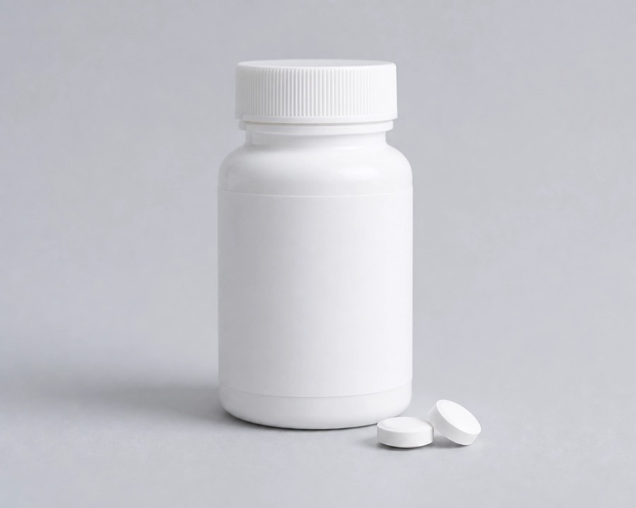 Frasco de pastillas genérico sobre superficie neutra (ver prompt)